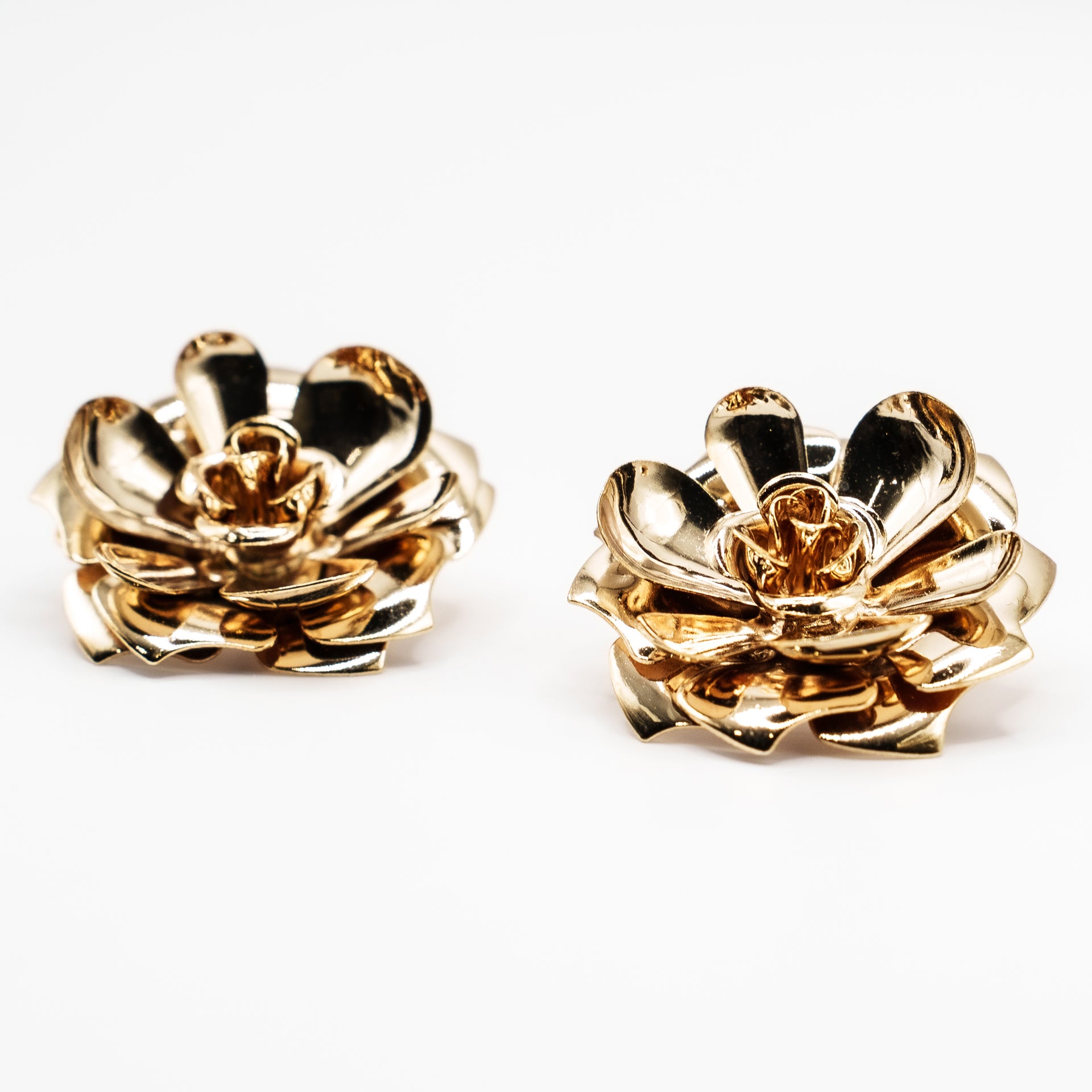 Orecchini Fiore Dorato | Eleganza e Fascino Floreale