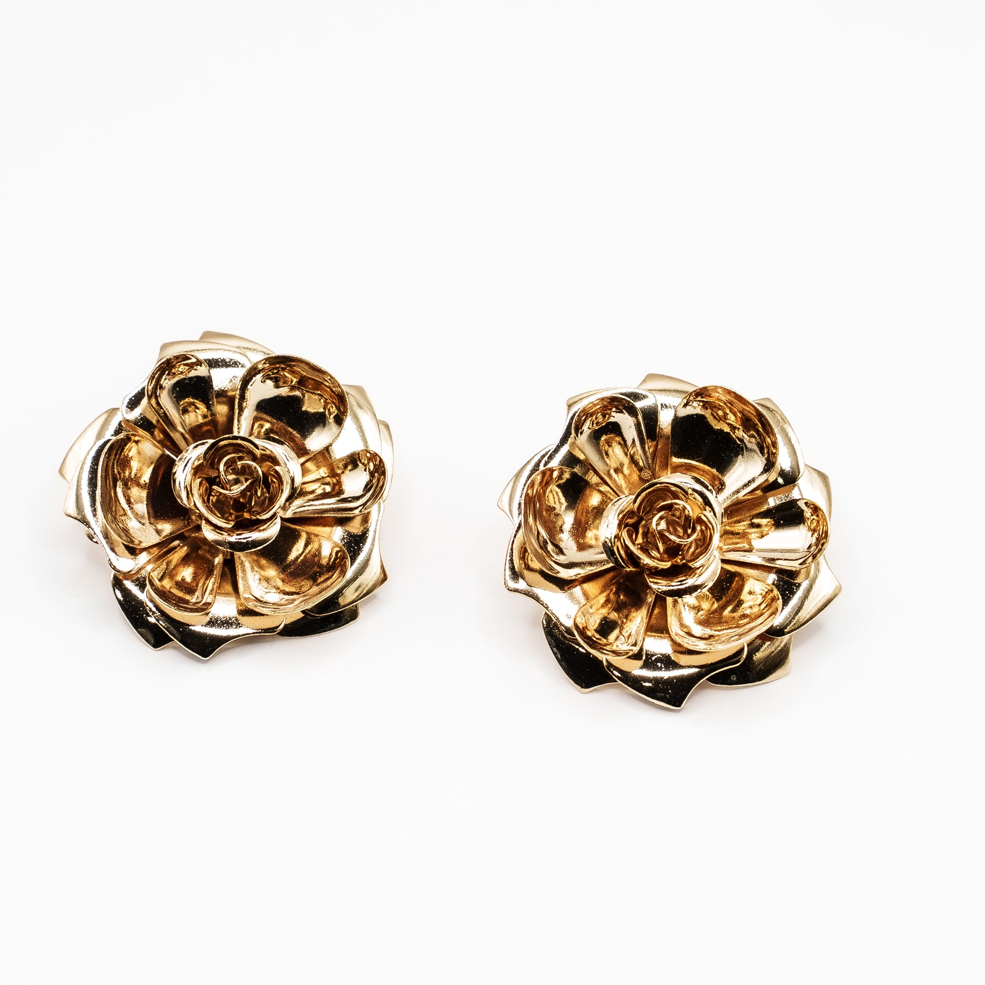 Orecchini Fiore Dorato | Eleganza e Fascino Floreale