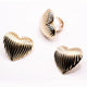Orecchini a Cuore Dorati con Texture a Righe | Gioielli Romantici e Chic per Donna
