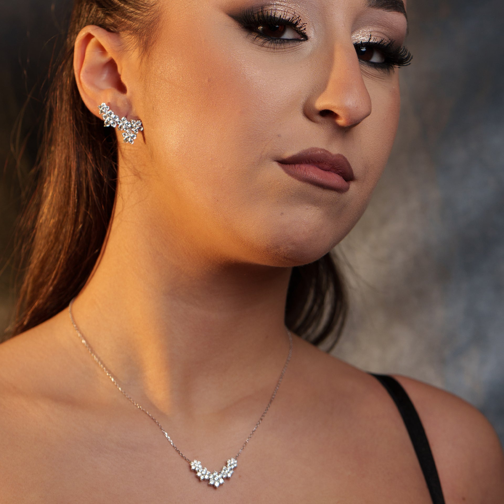 Set gioielli Magnolia| Collana e orecchini con zirconi a grappolo | Stile elegante e luminoso | Idea regalo raffinata