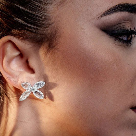 Orecchini fiore baguette Argento 925 | Dorati con zirconi taglio baguette | Eleganza floreale | Gioielli raffinati e moderni
