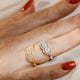 Anello Trilogy Pavè | Design a tre cerchi in oro giallo o bianco