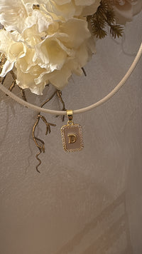 Lettera Madreperla |collana Calamita