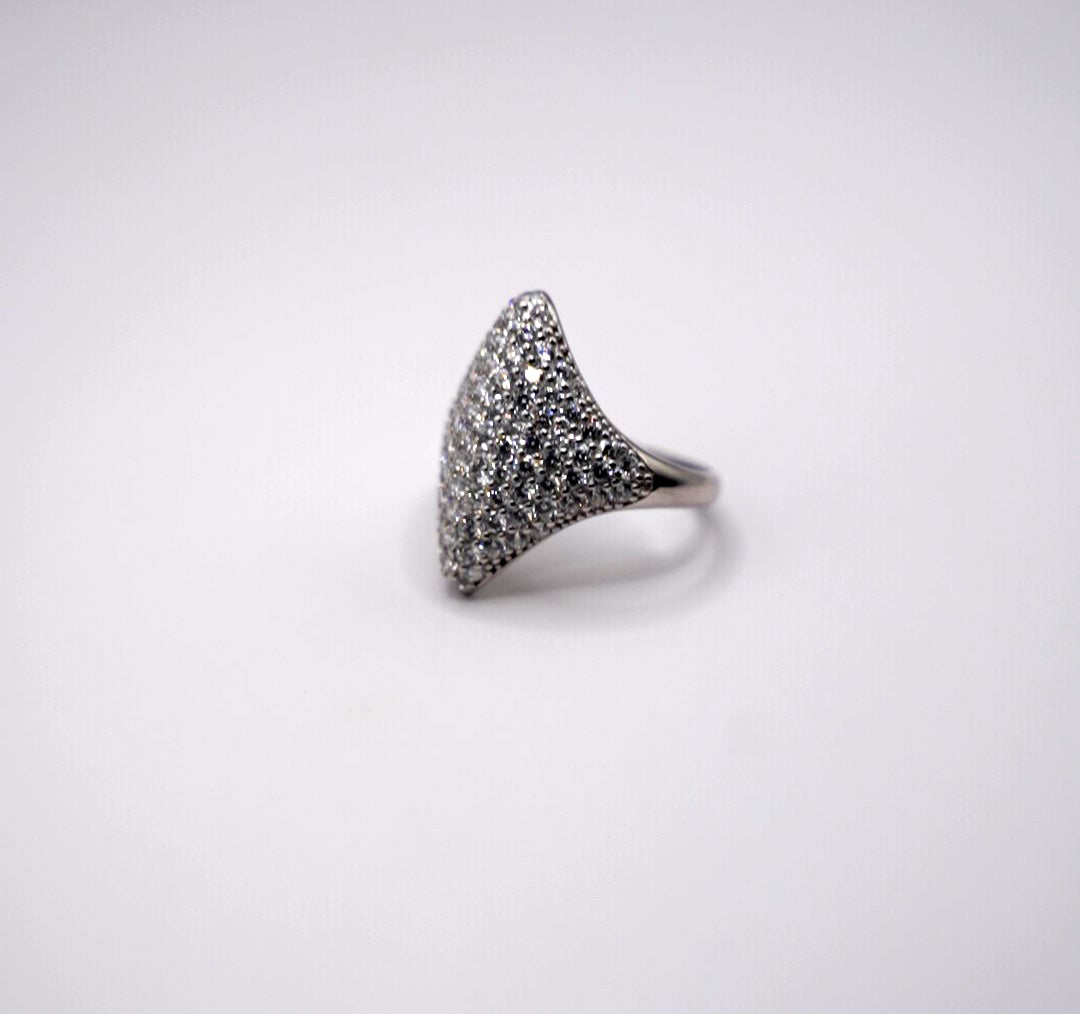 Anello Melanie con zirconi | Design moderno sagomato | Gioiello elegante e luminoso