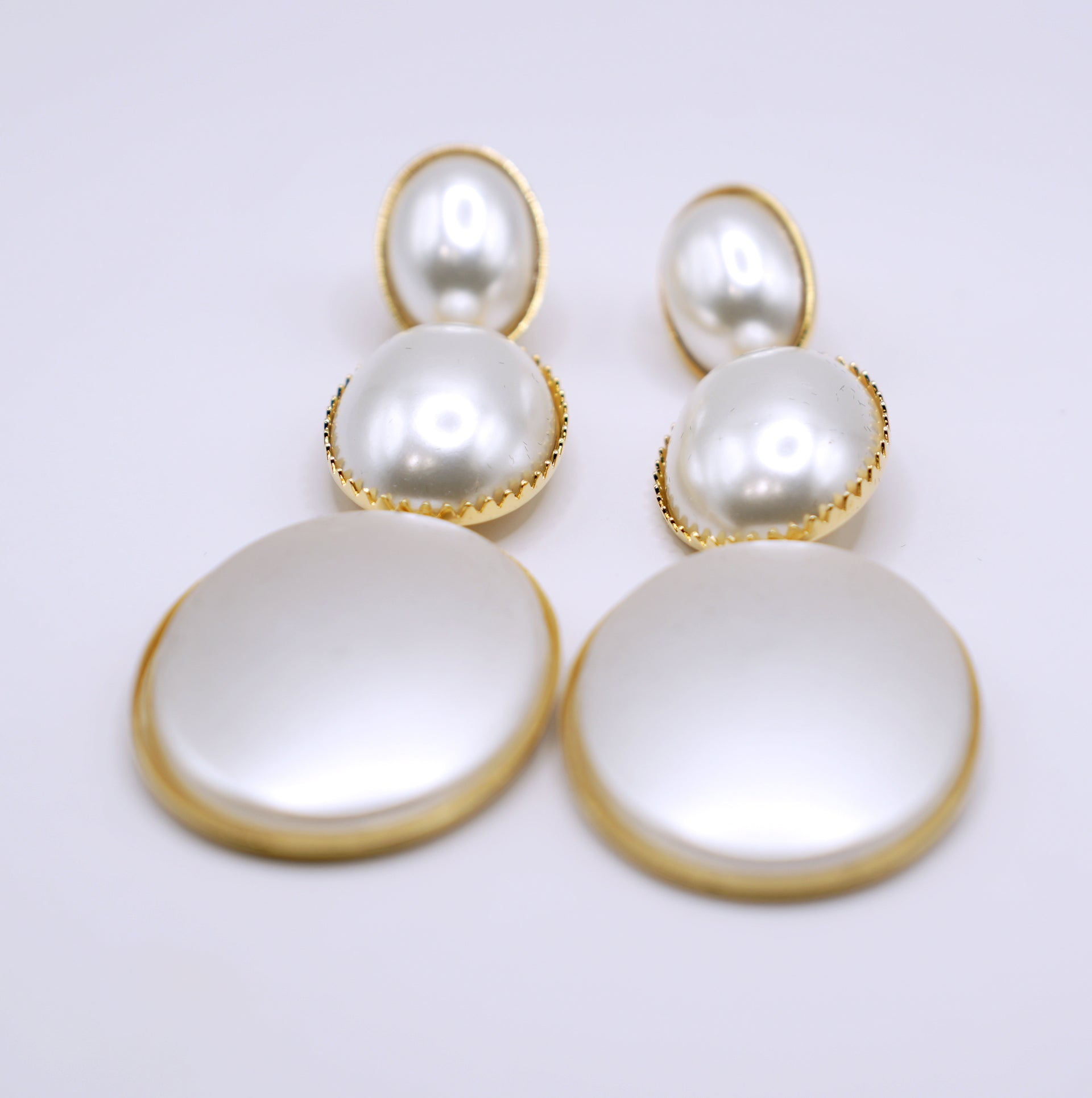 Orecchini Perla pendenti con perle bianche | Design elegante in oro | Gioielli lunghi donna