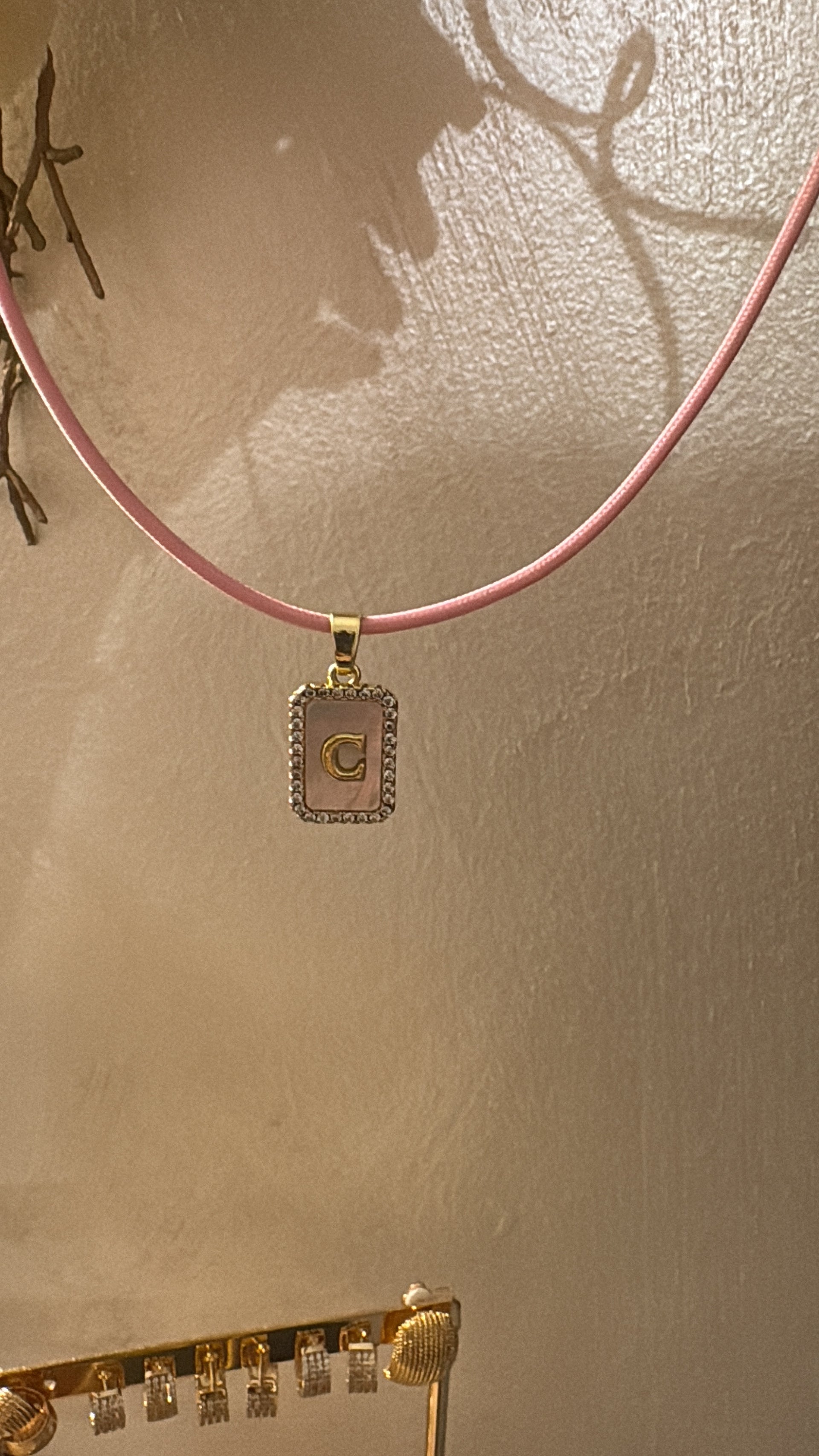 Lettera Madreperla |collana Calamita
