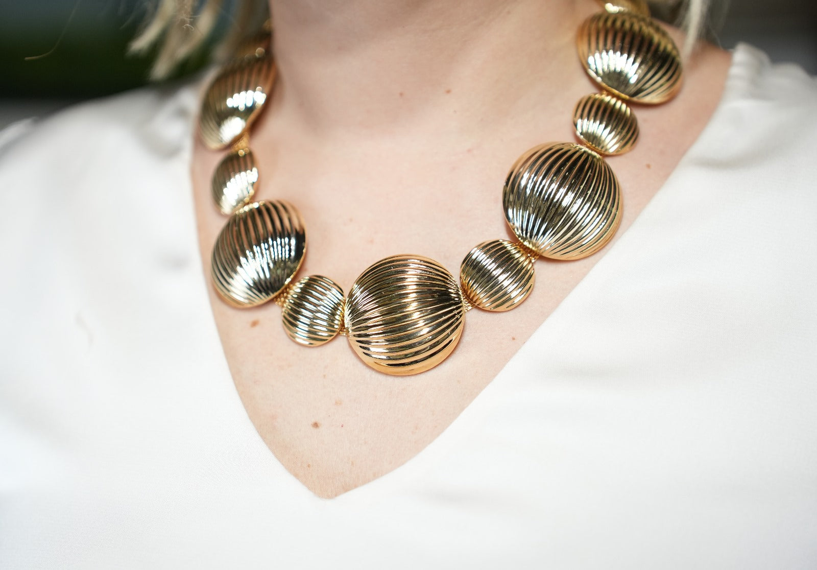 Collana |Orecchini e Anello Tondo con Texture a Righe | Gioielli Donna Eleganti e Versatili