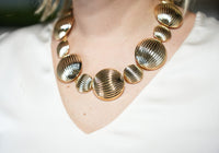 Collana Orecchini e Anello Tondo con Texture a Righe