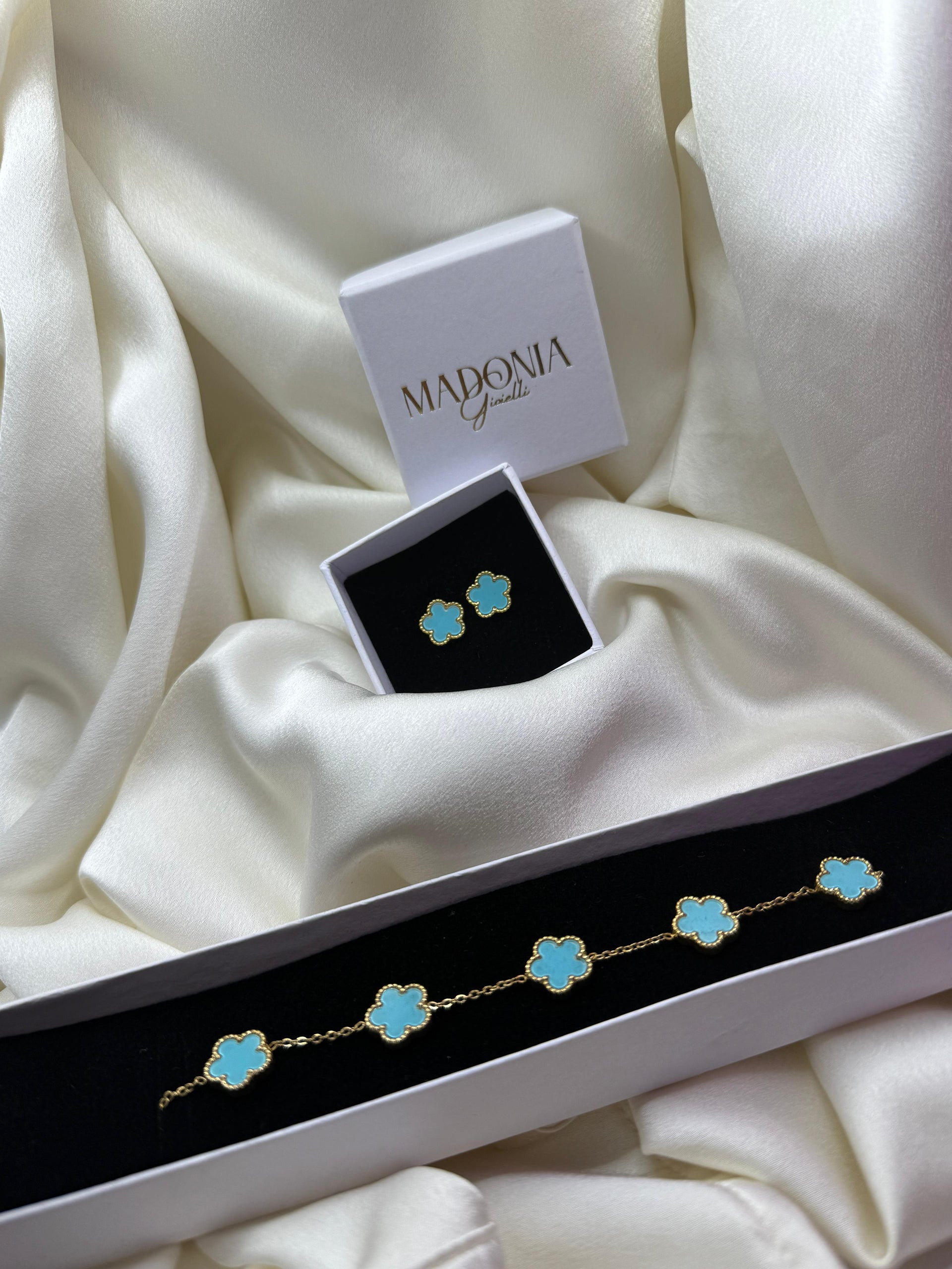 30%SCONTO - Collana e Orecchini Quadrifoglio | Celeste | Acciaio Inossidabile | Set Elegante | Catena Regolabile